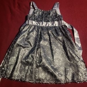 Girl dresses size 6 lot of 2